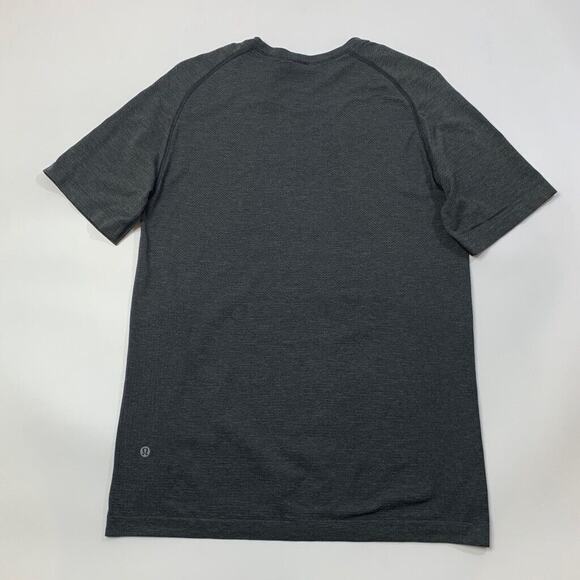 Lululemon T Shirt Mens S Charcoal Short Sleeve Metal Vent Tech Arizona Sky Logo - Picture 3 of 9